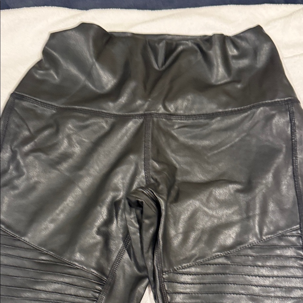 7 For All Mankind Black Faux Leather Leggings - Picture 2 of 5